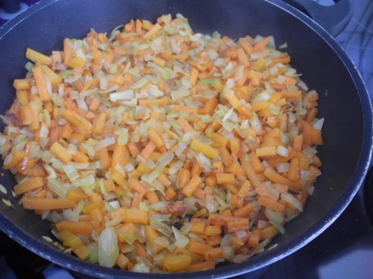 Vegan : Hartweizenspaghetti unter Karotten - Tomaten - Bolognese mit Veggi - Käse - Rezept - Bild Nr. 5