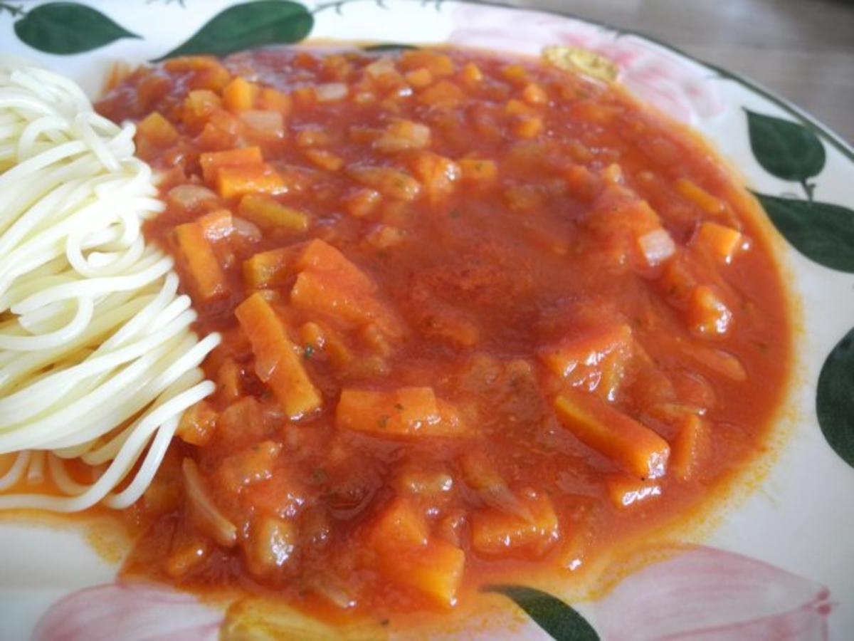 Vegan : Hartweizenspaghetti unter Karotten - Tomaten - Bolognese mit Veggi - Käse - Rezept - Bild Nr. 2