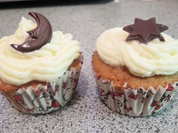 Rezept: Backen:Weihnachtliche Honig-Cupcakes Bild Nr. 4 Backen:Weihnachtliche Honig-Cupcakes - Rezept - Bild Nr. 4