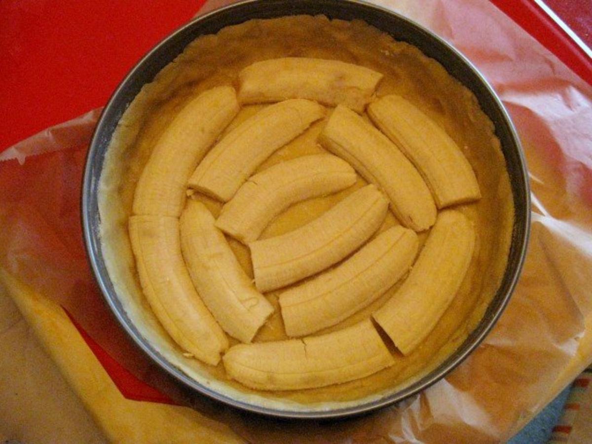 Käsekuchen mit Bananen und Kirschen - schnell &amp; einfach - von manschie