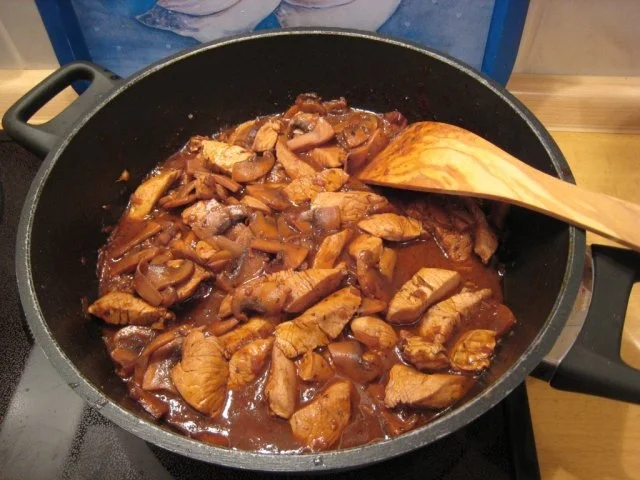 Rezept: Putenfilet in Chianti-Champignon-Sauce mit Penne Rigate Bild Nr. 5 Putenfilet in Chianti-Champignon-Sauce mit Penne Rigate - Rezept - Bild Nr. 5