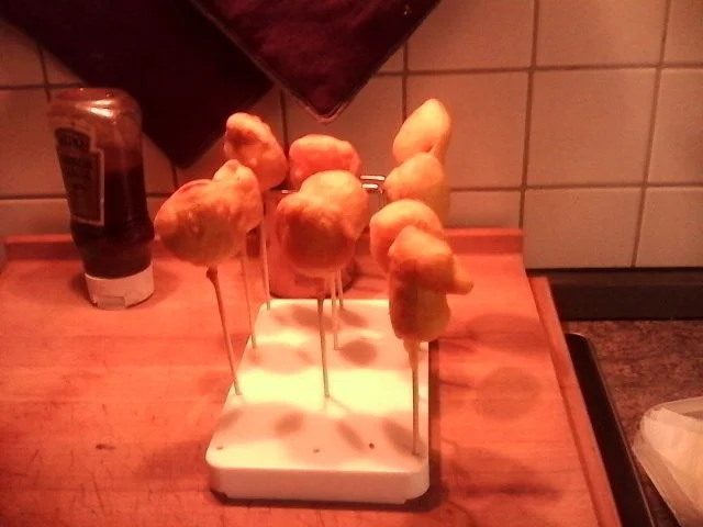 Fleischwurst am Stiel - Abwandlung von Corn dogs - Rezept - Bild Nr. 2