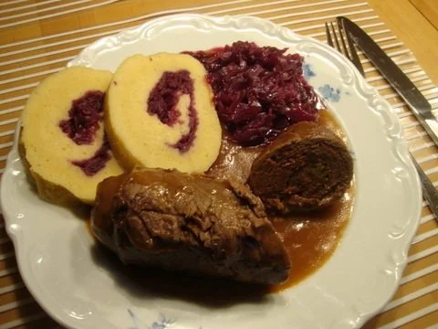 Rinderrouladen mit Walnuss-Tomatenfüllung - Rezept - Bild Nr. 2