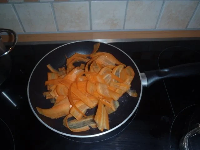 Rezept: Hühnerstreifen mit Risotto und Karottennudeln Bild Nr. 4 Hühnerstreifen mit Risotto und Karottennudeln - Rezept - Bild Nr. 4