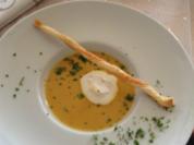 Karottencremesuppe mit Blätterteiggrissini - Rezept