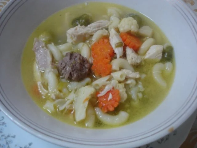 Hühner-Nudel-Gemüse-Mettbällchen-Eintopf - Rezept