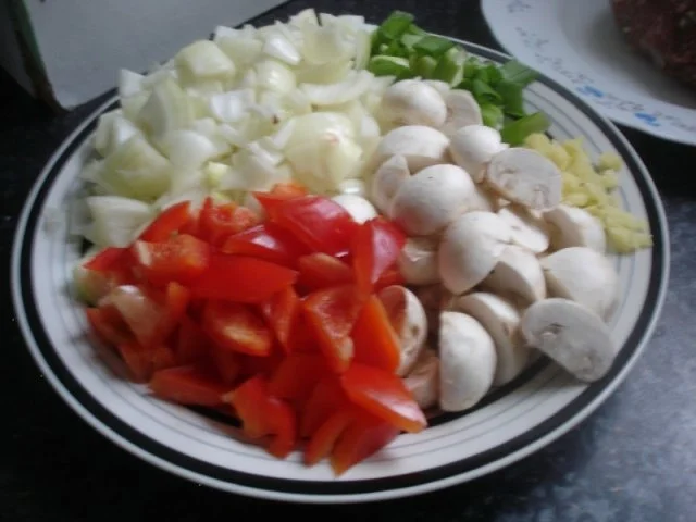 Mettbällchen-Gemüsewok - Rezept - Bild Nr. 4