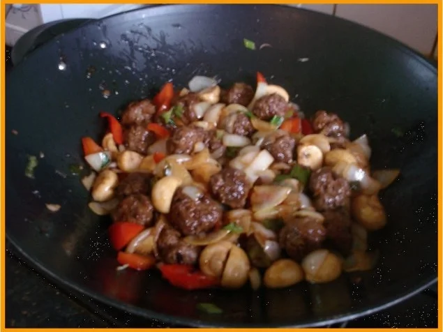 Mettbällchen-Gemüsewok - Rezept - Bild Nr. 8