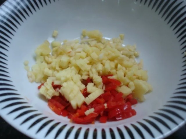 Hähnchennuggets mit Sellerie-Kartoffelstampf und Wok-Gemüse - Rezept - Bild Nr. 13