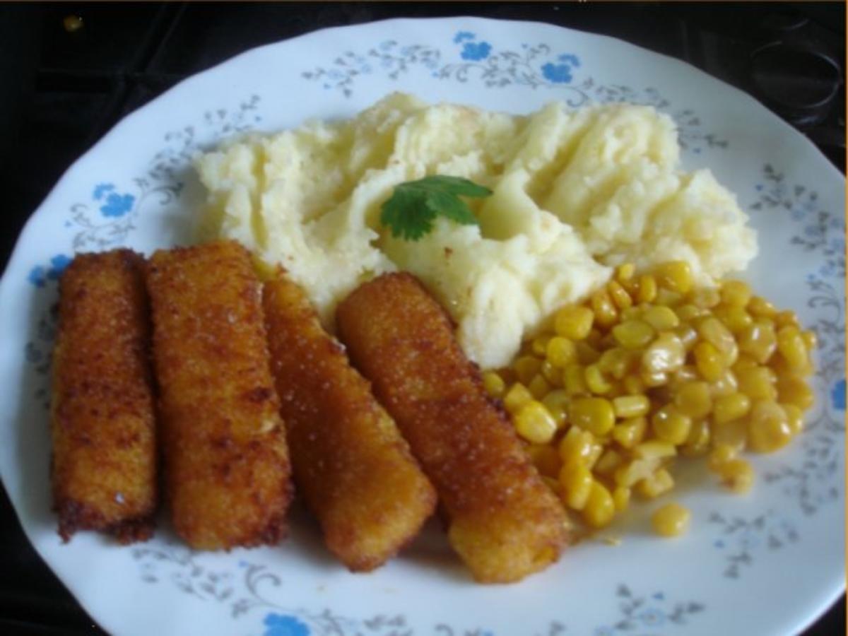 Fischstäbchen mit Sellerie-Kartoffelstampf und Buttermais - Rezept