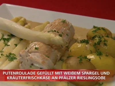 Putenroulade mit weißem Spargel & Kräuterfrischkäse an Pfälzer Rieslingsoße & Kartoffeln - Rezept