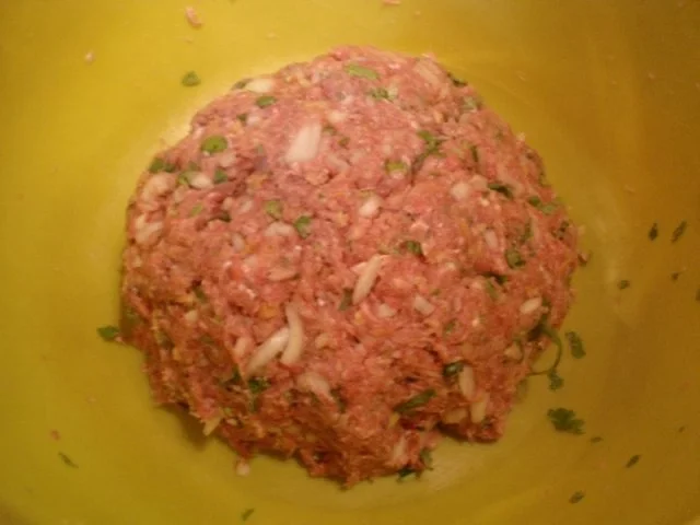 Korianderbuletten mit Sellerie-Kartoffelstampf und Erbsen mit Möhren - Rezept - Bild Nr. 4