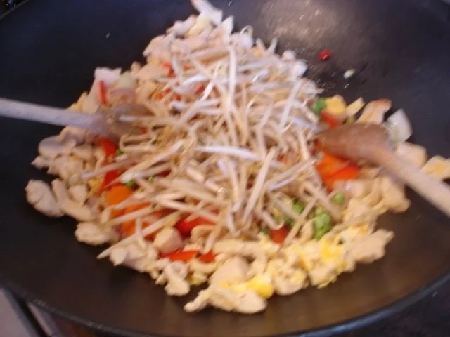 Rezept: Chinesische Nudeln mit Hähnchenbrustfilet und Gemüse Bild Nr. 13 Chinesische Nudeln mit Hähnchenbrustfilet und Gemüse - Rezept - Bild Nr. 13