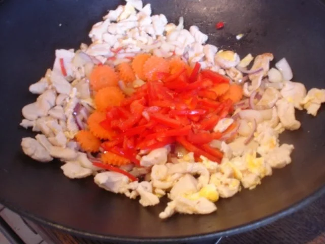 Rezept: Chinesische Nudeln mit Hähnchenbrustfilet und Gemüse Bild Nr. 11 Chinesische Nudeln mit Hähnchenbrustfilet und Gemüse - Rezept - Bild Nr. 11