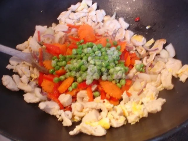 Rezept: Chinesische Nudeln mit Hähnchenbrustfilet und Gemüse Bild Nr. 12 Chinesische Nudeln mit Hähnchenbrustfilet und Gemüse - Rezept - Bild Nr. 12