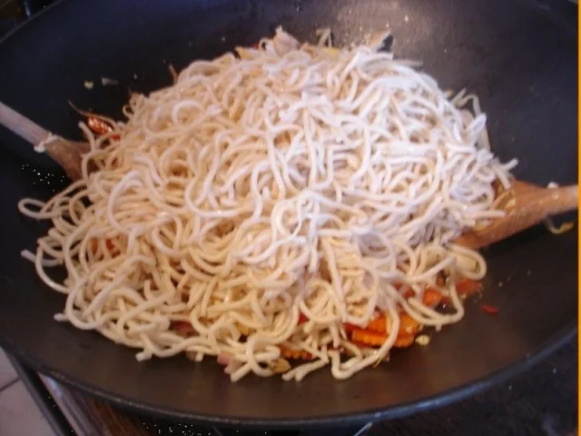 Rezept: Chinesische Nudeln mit Hähnchenbrustfilet und Gemüse Bild Nr. 15 Chinesische Nudeln mit Hähnchenbrustfilet und Gemüse - Rezept - Bild Nr. 15