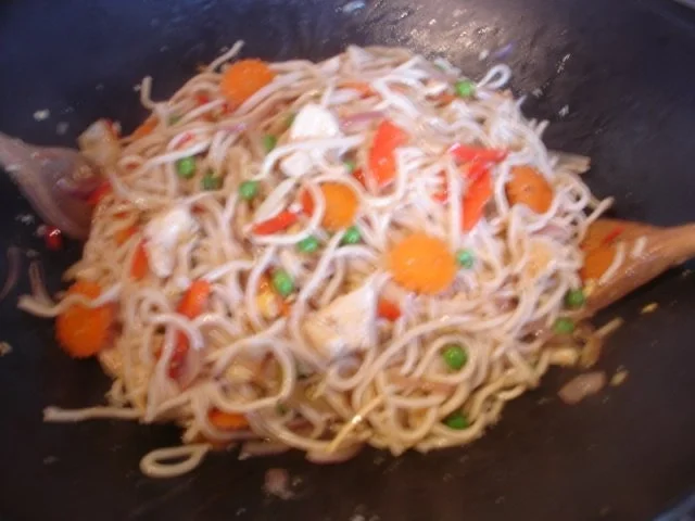 Rezept: Chinesische Nudeln mit Hähnchenbrustfilet und Gemüse Bild Nr. 16 Chinesische Nudeln mit Hähnchenbrustfilet und Gemüse - Rezept - Bild Nr. 16