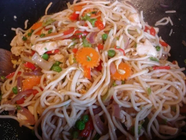 Rezept: Chinesische Nudeln mit Hähnchenbrustfilet und Gemüse Bild Nr. 17 Chinesische Nudeln mit Hähnchenbrustfilet und Gemüse - Rezept - Bild Nr. 17