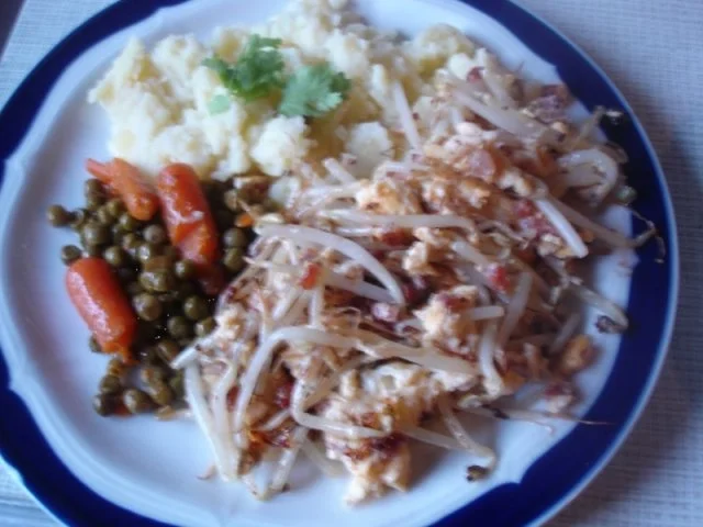 - Exotisches - Rührei mit Sellerie-Kartoffelstampf und Erbsen mit Möhren - Rezept - Bild Nr. 3