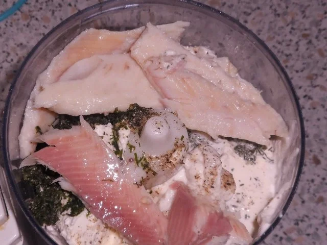 Rezept: Dip: Forellen-Frischkäse-Creme mit Meerrettich Bild Nr. 2 Dip: Forellen-Frischkäse-Creme mit Meerrettich - Rezept - Bild Nr. 2