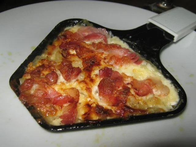 Zwiebeln mit Speck-Käse-Haube - Rezept