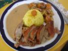 Knusper-Ente mit buntem Gemüse, Erdnusssauce und gelben Reis - Rezept