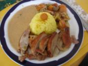 Knusper-Ente mit buntem Gemüse, Erdnusssauce und gelben Reis - Rezept