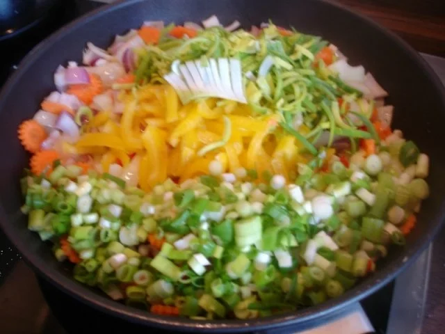 Knusper-Ente mit buntem Gemüse, Erdnusssauce und gelben Reis - Rezept - Bild Nr. 10