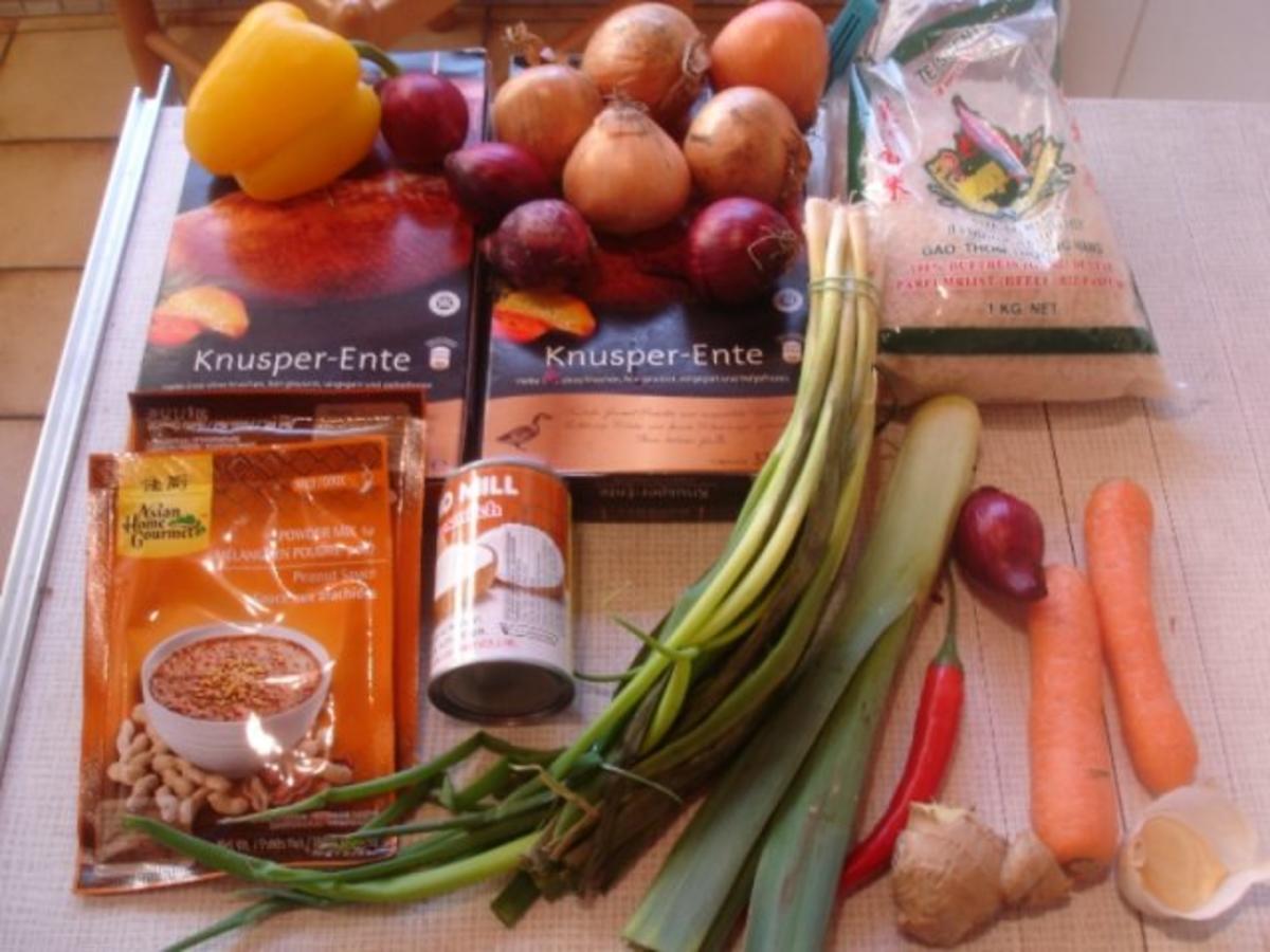 Knusper-Ente mit buntem Gemüse, Erdnusssauce und gelben Reis - Rezept - Bild Nr. 2