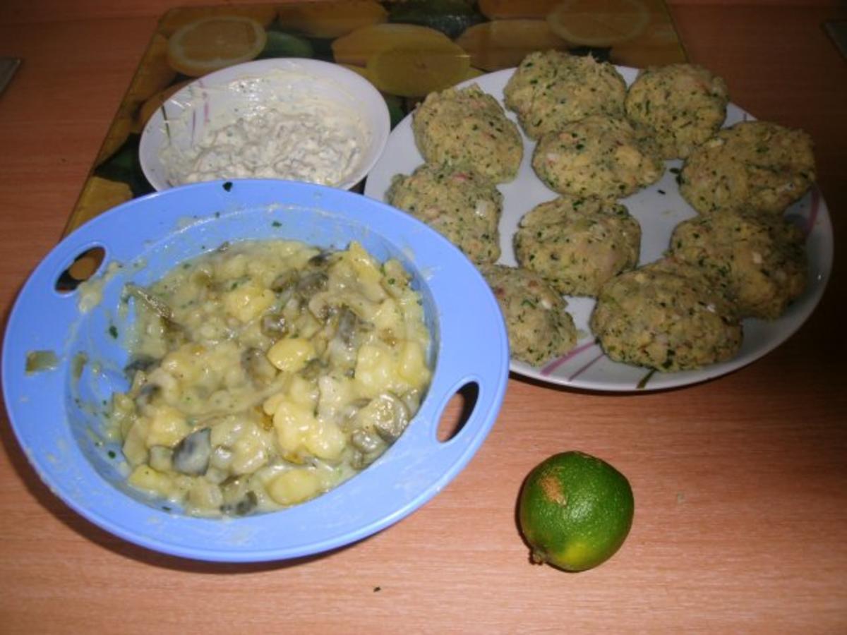 Fischfrikadellen mit Kartoffelsalat und Remouladensoße-unser Essen am Heiligen Abend - Rezept - Bild Nr. 2