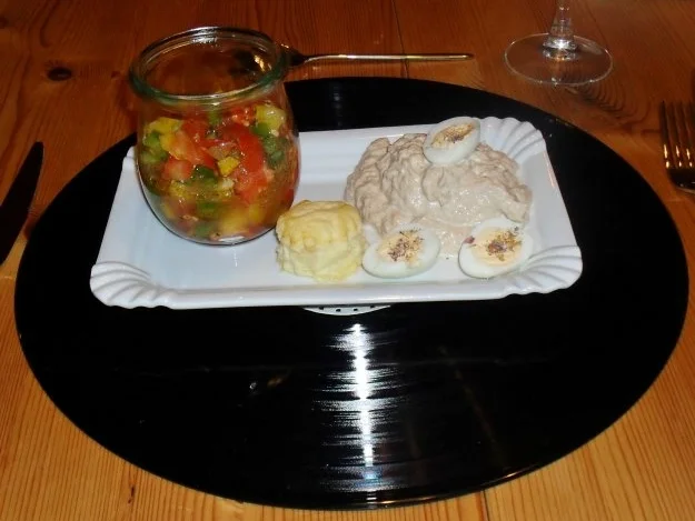 Thunfischcreme an Blätterteigblüten - Rezept - Bild Nr. 2