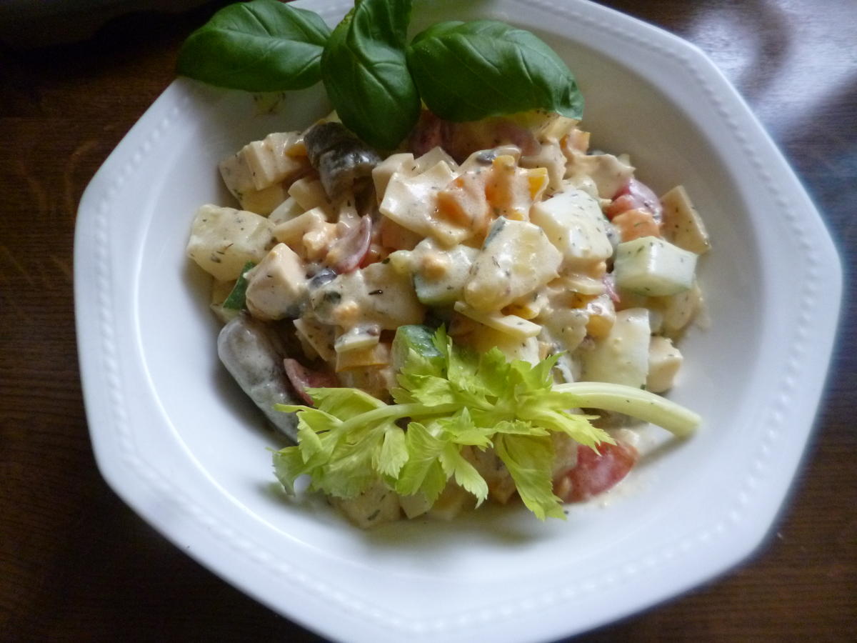 Curry-Kartoffelsalat mit Joghurt-Dressing - Rezept - Bild Nr. 2341