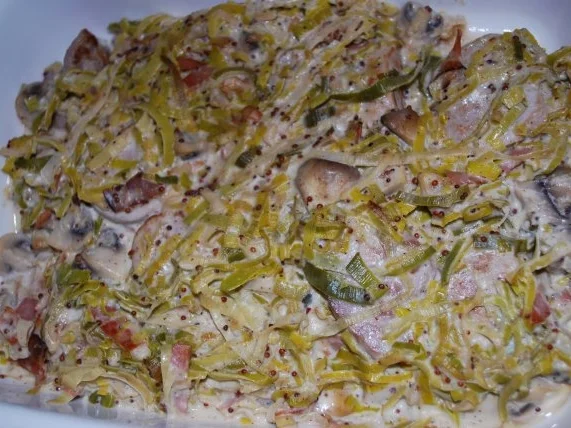 Gratiniertes Schweinefilet in Porree-Senf-Rahm - Rezept - Bild Nr. 3