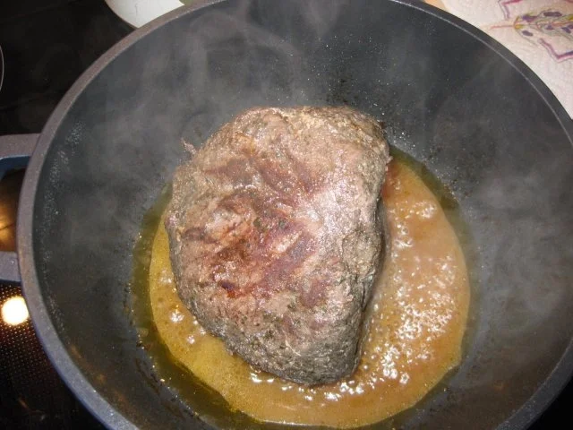 Hirschrückenbraten mit Waldbeersauce und Spätzle - Rezept - Bild Nr. 2