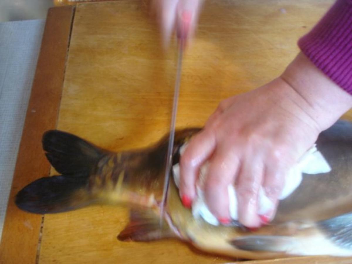 Fischsuppe und gebackener Karpfen mit Kartoffelsalat nach Ivanka - Rezept - Bild Nr. 3