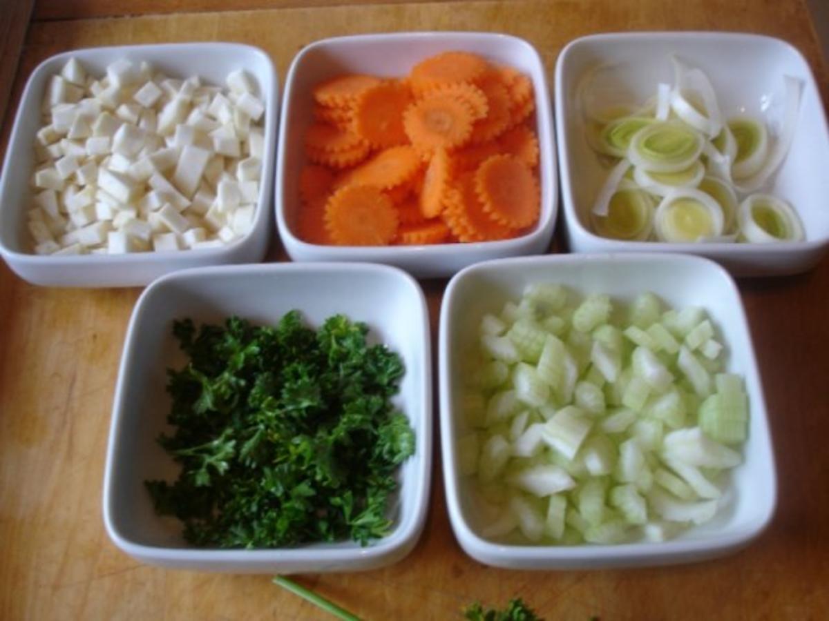 Fischsuppe und gebackener Karpfen mit Kartoffelsalat nach Ivanka - Rezept - Bild Nr. 15