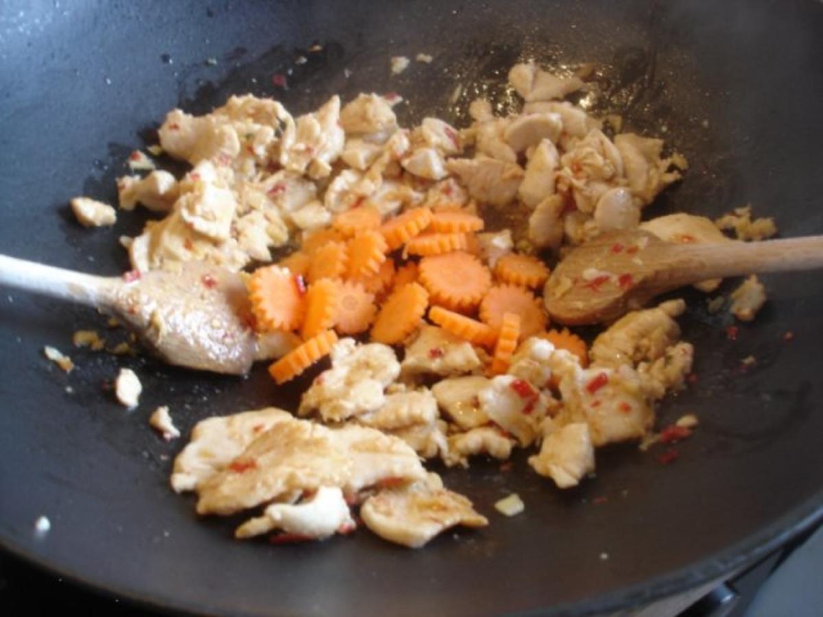 Hähnchen-Wok mit gelben Reis - Rezept - Bild Nr. 6