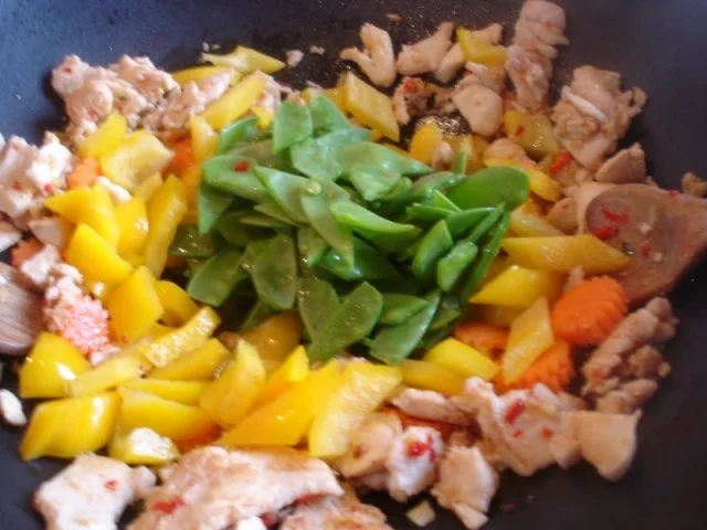 Rezept: Hähnchen-Wok mit gelben Reis Bild Nr. 8 Hähnchen-Wok mit gelben Reis - Rezept - Bild Nr. 8