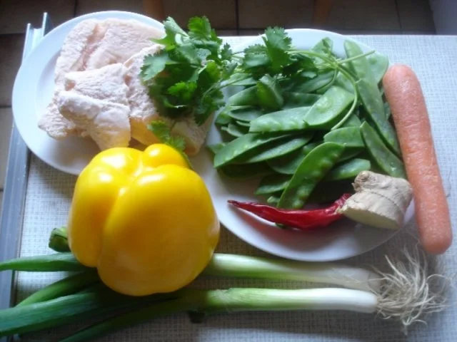 Rezept: Hähnchen-Wok mit gelben Reis Bild Nr. 2 Hähnchen-Wok mit gelben Reis - Rezept - Bild Nr. 2