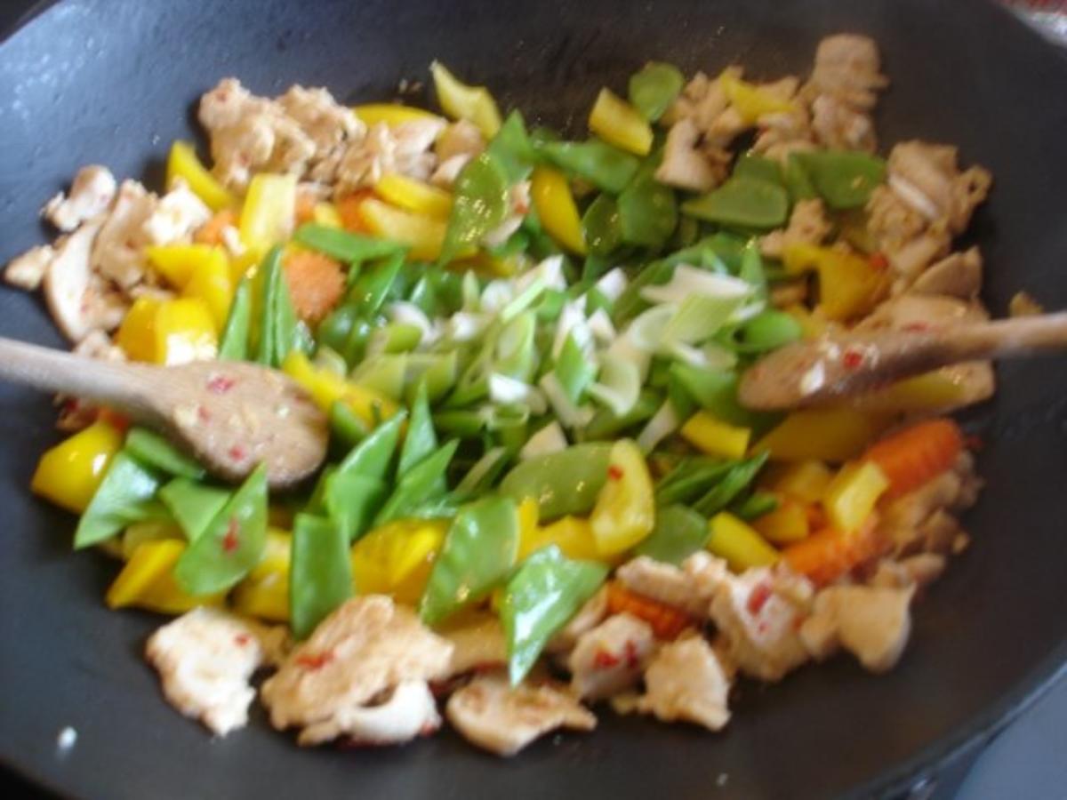 Hähnchen-Wok mit gelben Reis - Rezept - Bild Nr. 9