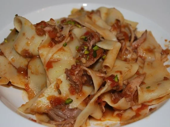 Pappardelle mit fenchelwürzigem Hähnchenragout - Rezept