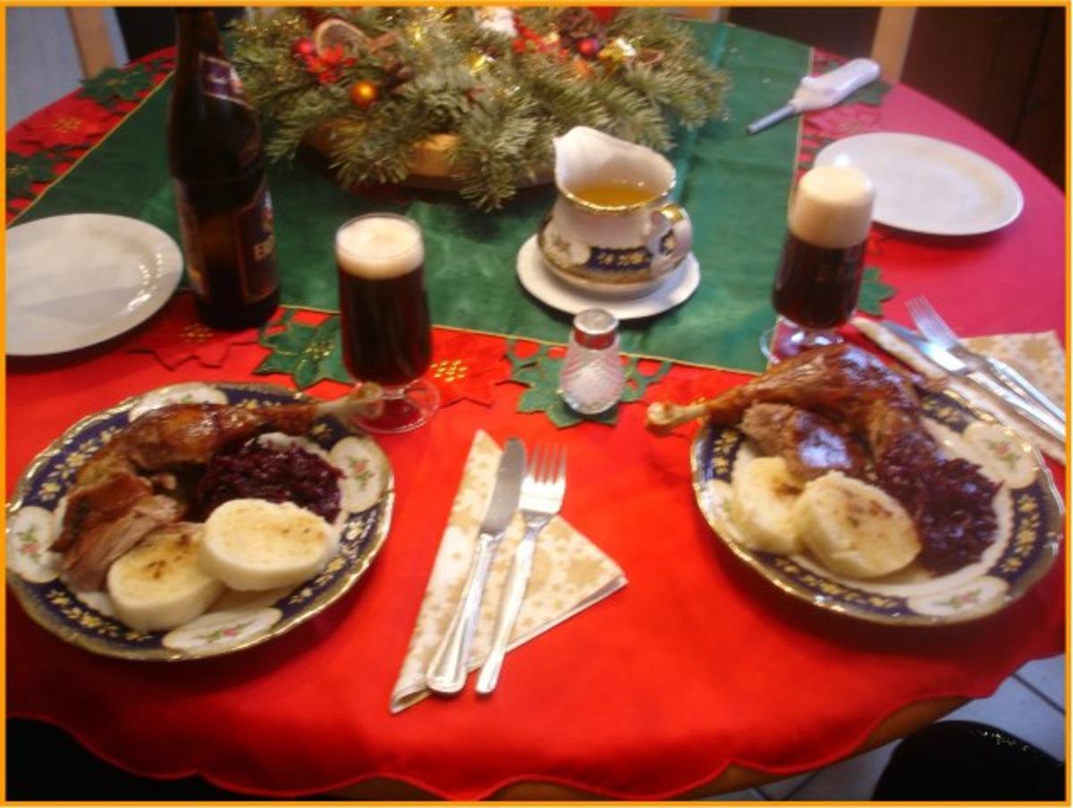 Bilder für Gänsebraten mit selbstgemachten Rotkohl und tschechischen Hefeknödeln - Rezept