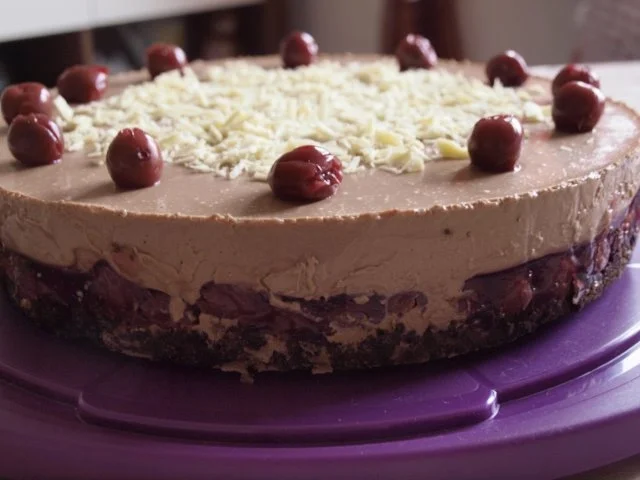 Rezept: Kuchen ohne backen: Schwarzwälder-Kirsch-Torte Bild Nr. 2 Kuchen ohne backen: Schwarzwälder-Kirsch-Torte - Rezept - Bild Nr. 2