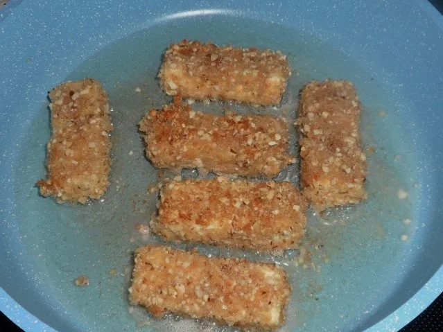 Rezept: Knusper-Feta in Nusspanade mit süß-saurer Zwiebel-Orangen-Beilage Bild Nr. 11 Knusper-Feta in Nusspanade mit süß-saurer Zwiebel-Orangen-Beilage - Rezept - Bild Nr. 11