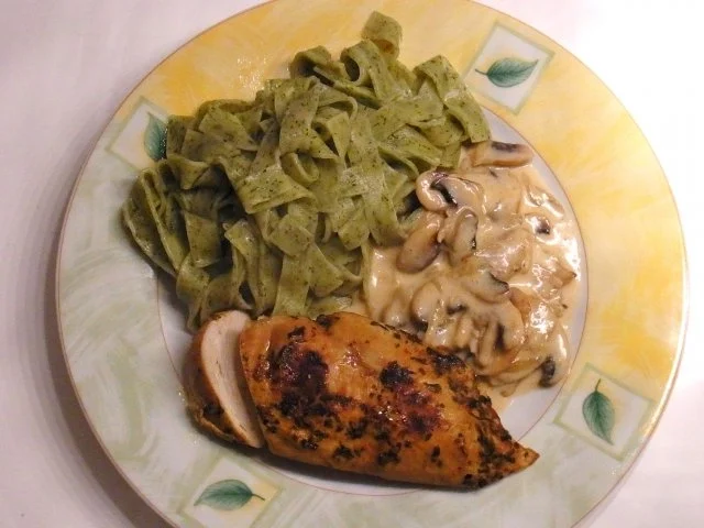 Kräuter Hähnchen mit Bärlauch Nudeln und Champion Sahne Sauce - Rezept - Bild Nr. 3