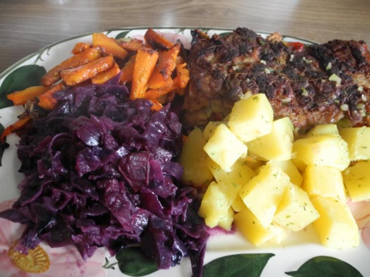 Vegan : Soja - Roulade mit Kartoffelwürfel und Apfelrotkohl - Rezept - Bild Nr. 2