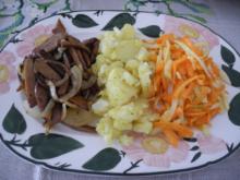 Vegan : Warmen Kartoffelsalat mit Seitan - Zwiebel - Gyros und Apfel - Karotten - Salat - Rezept
