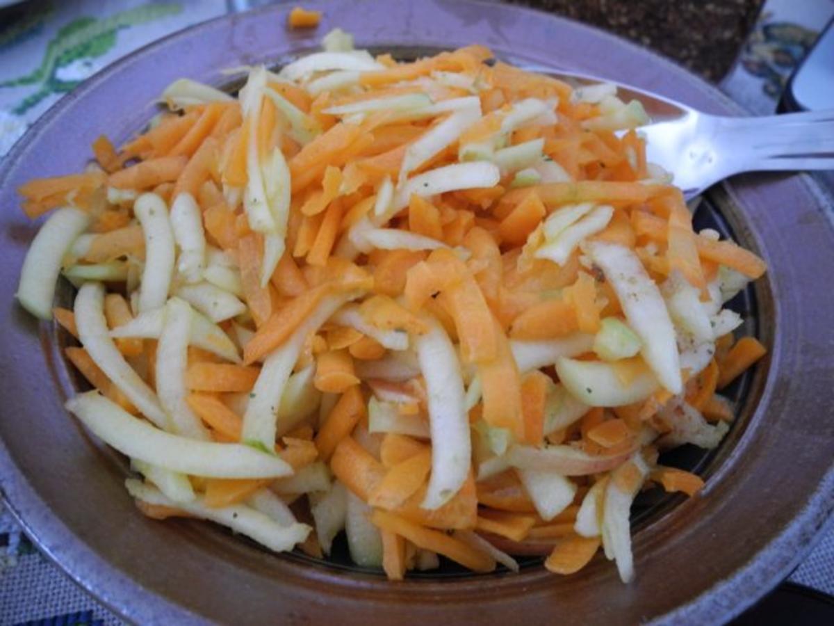 Vegan : Warmen Kartoffelsalat mit Seitan - Zwiebel - Gyros und Apfel - Karotten - Salat - Rezept - Bild Nr. 14