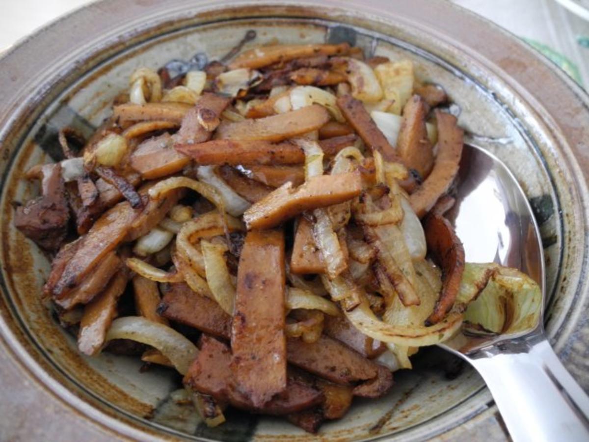 Vegan : Warmen Kartoffelsalat mit Seitan - Zwiebel - Gyros und Apfel - Karotten - Salat - Rezept - Bild Nr. 2