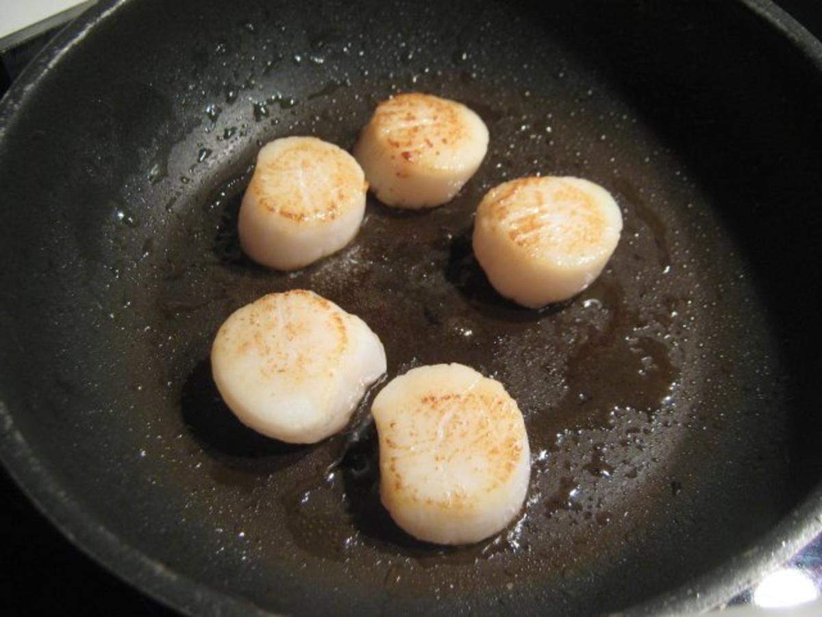 Jakobsmuscheln auf Safran-Wein-Sauce - Rezept - kochbar.de